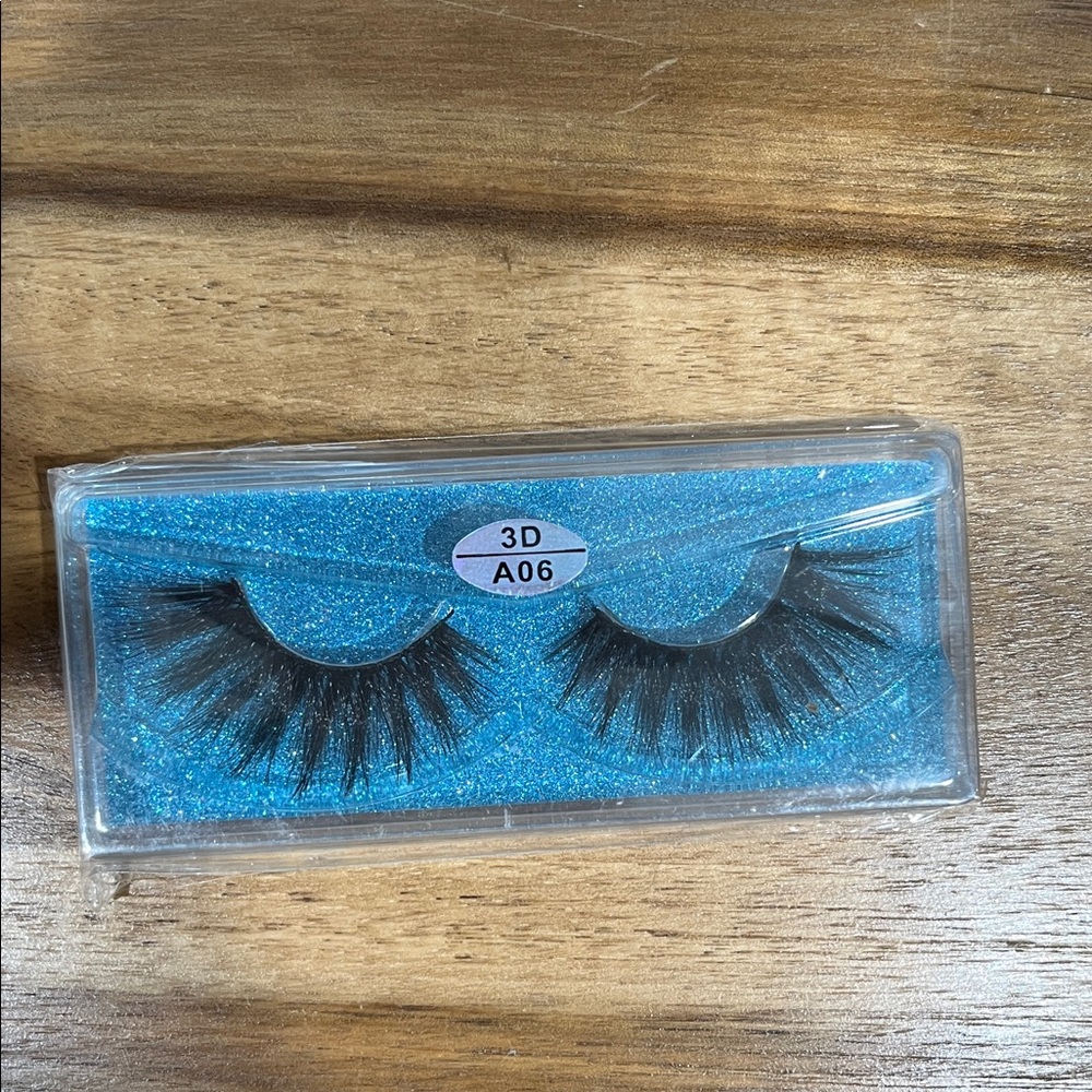 Lashes - Picture 13 of 16